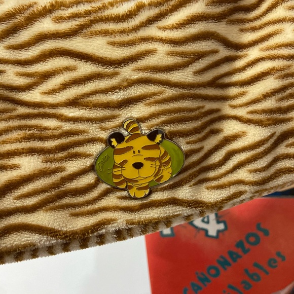 FUZZY ZEBRA HAND BAG - Picture 3 of 3